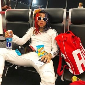 Meet your Posher, Alexis